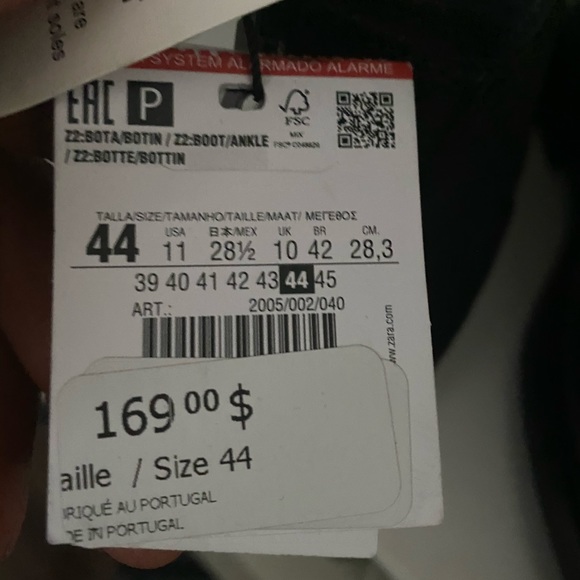 Men’s Chelsea boots - Picture 2 of 4